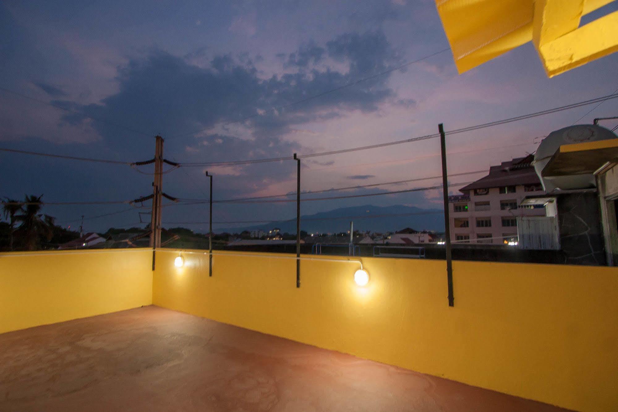 Thai Thai Hostel Чиангмай Экстерьер фото